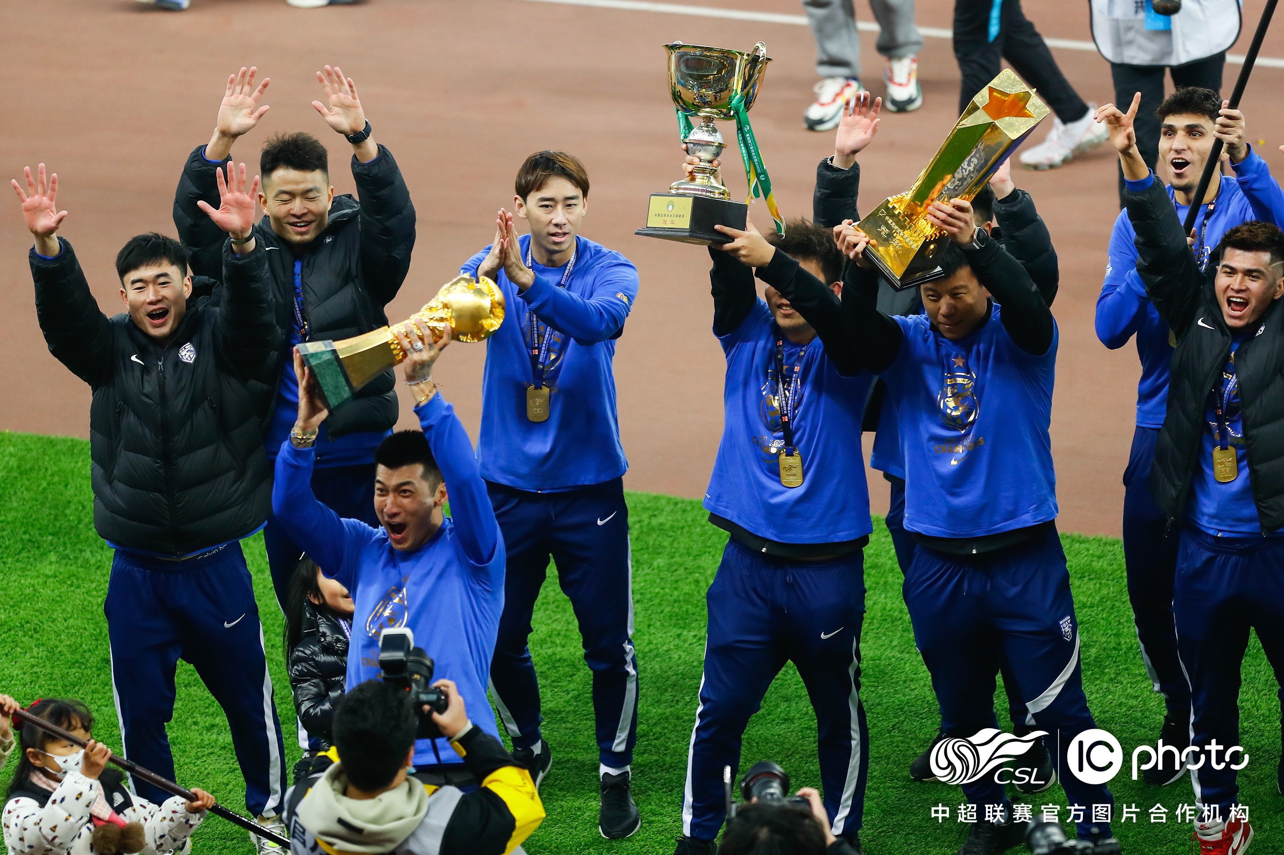 明尼苏达森林狼训练开放日,赛后外线爆发引欢呼,中超在即,临场指挥获称赞 明尼苏达森林狼训练开放日,赛后外线爆发引欢呼,中超在即,临场指挥获称赞