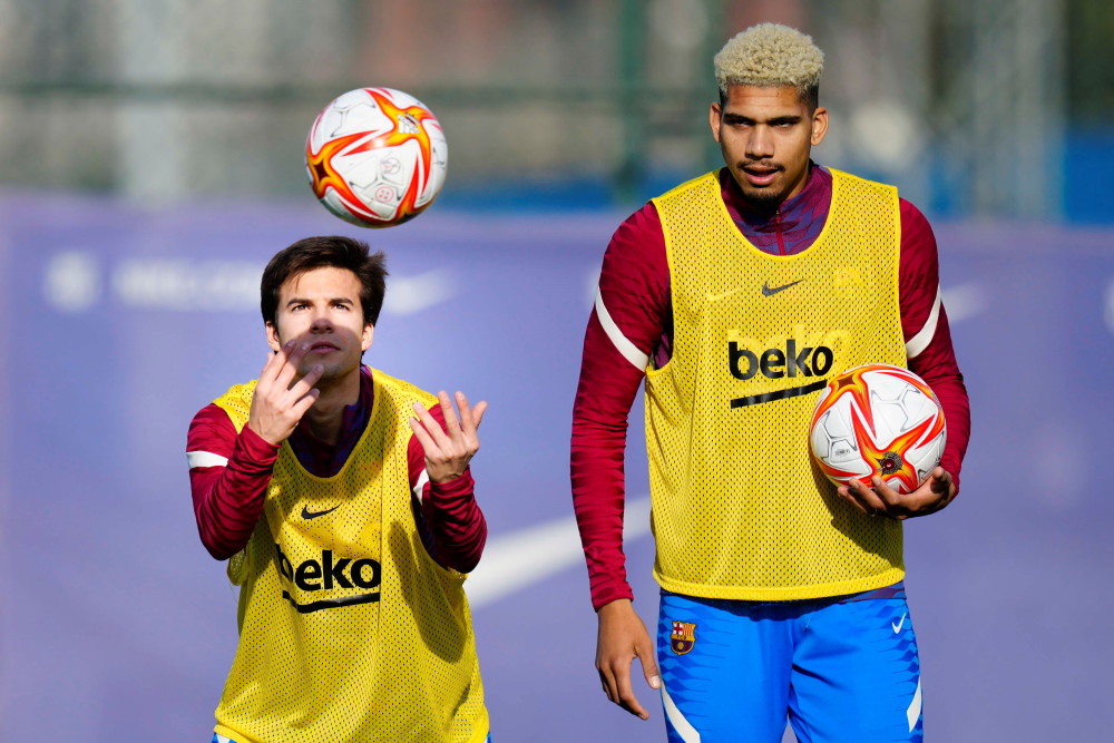 今晚体能课后;达拉斯独行侠刷新队史纪录备战国王杯;话题不断;年轻球员得到机会的简单介绍 今晚体能课后;达拉斯独行侠刷新队史纪录备战国王杯;话题不断;年轻球员得到机会的简单介绍