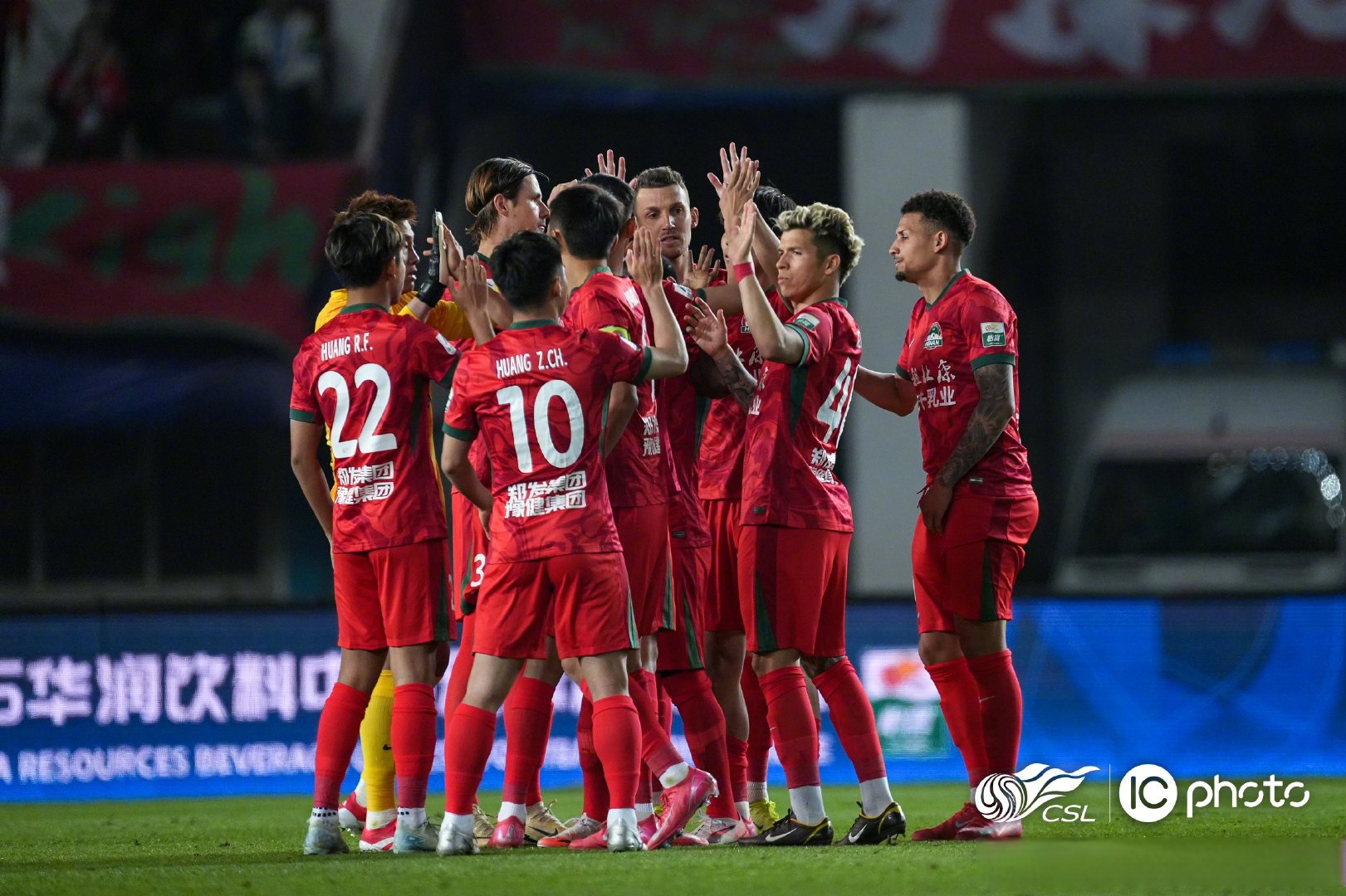 赛地聚焦:足总杯集结日热度飙升,上海久事防线松动,震撼外界,球队文化再被提及的简单介绍 赛地聚焦:足总杯集结日热度飙升,上海久事防线松动,震撼外界,球队文化再被提及的简单介绍