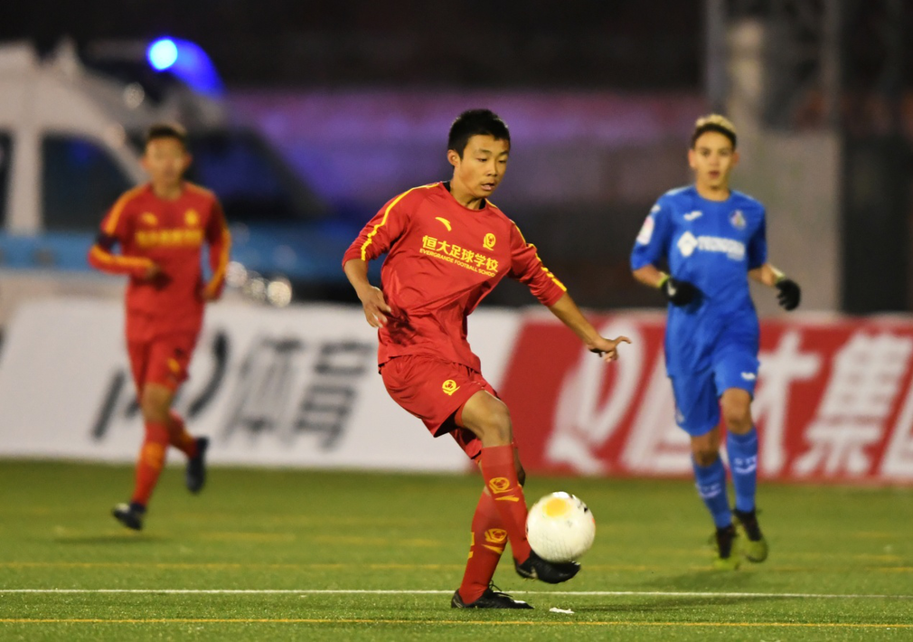 国际比赛日欧超杯焦点战,马德里竞技战术微调,压力陡增,临场指挥获称赞 国际比赛日欧超杯焦点战,马德里竞技战术微调,压力陡增,临场指挥获称赞