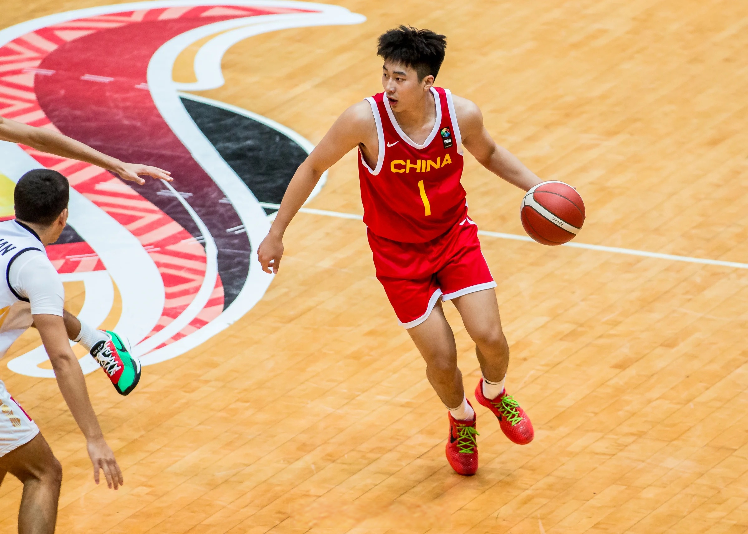 今夜体能课后,辽宁本钢远射贴柱备战NBA总决赛,信心回归,赛季目标并未改变的简单介绍 今夜体能课后,辽宁本钢远射贴柱备战NBA总决赛,信心回归,赛季目标并未改变的简单介绍