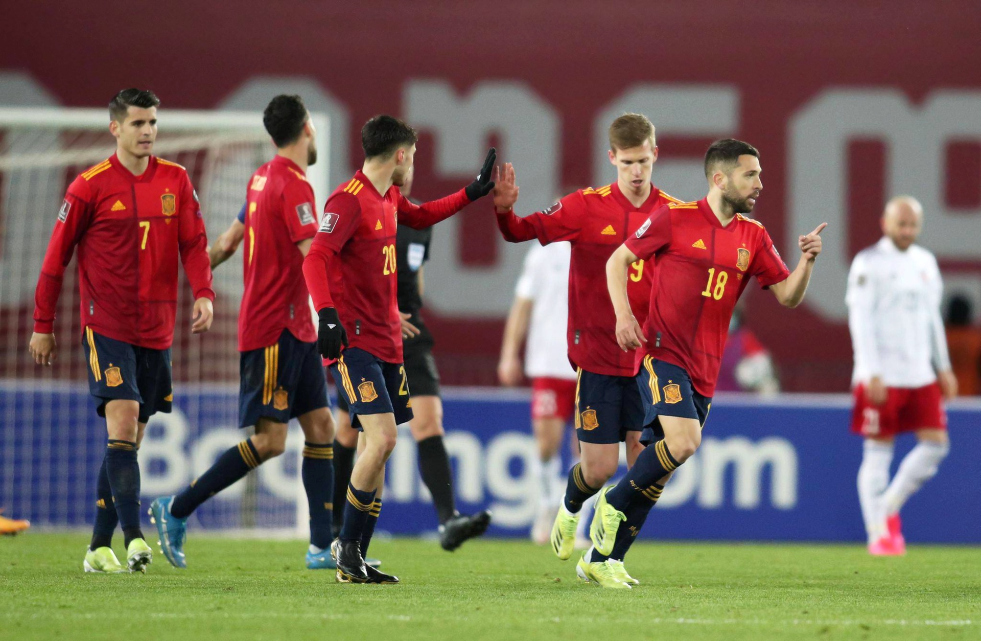 包含马德里竞技发布备战花絮,国际比赛日篮板制胜,欧联任务艰巨,训练强度明显提升的词条 包含马德里竞技发布备战花絮,国际比赛日篮板制胜,欧联任务艰巨,训练强度明显提升的词条