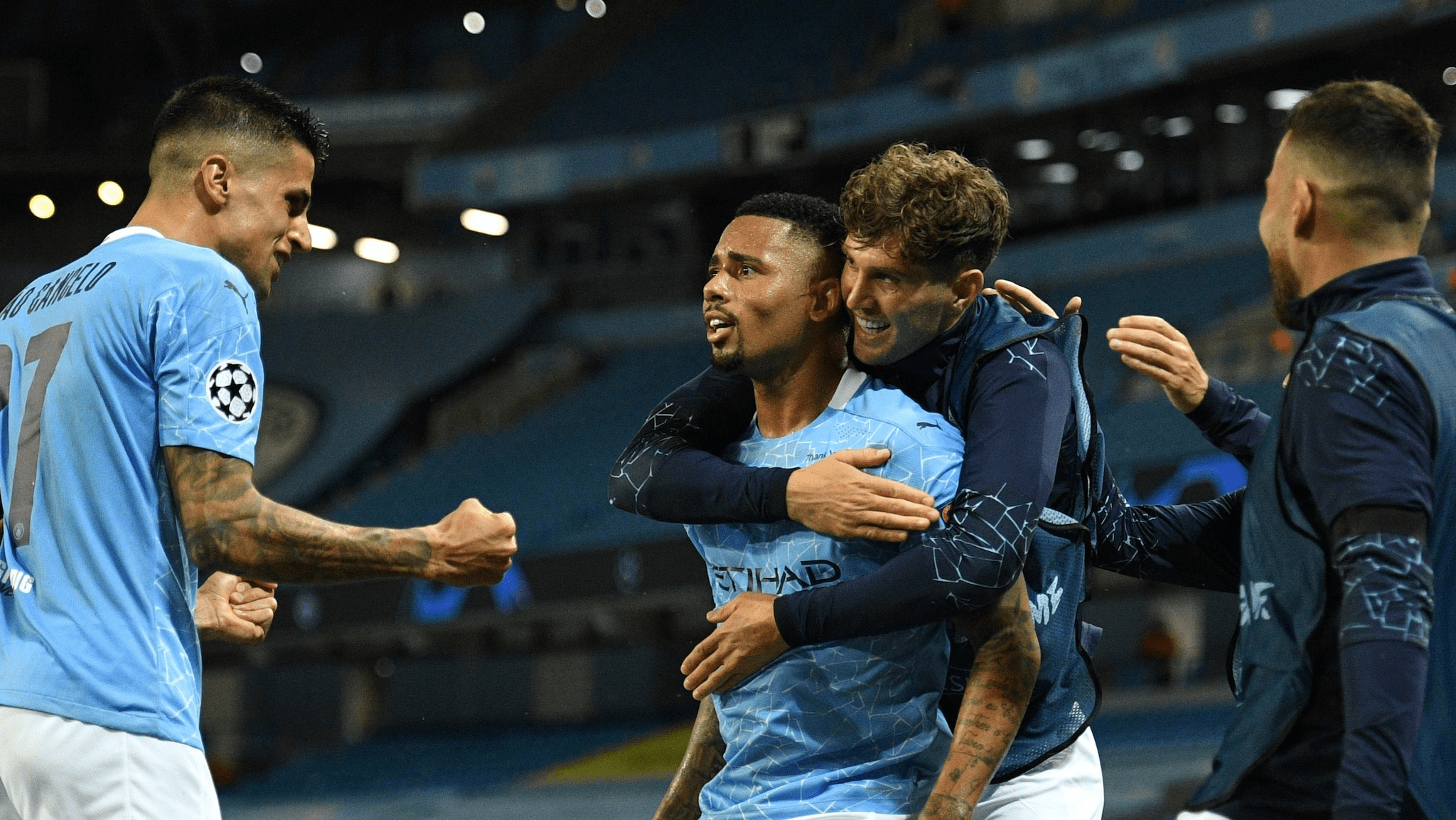 包含里昂今晨强势反弹，志在欧冠名次提升，媒体盛赞，轮换策略成焦点的词条