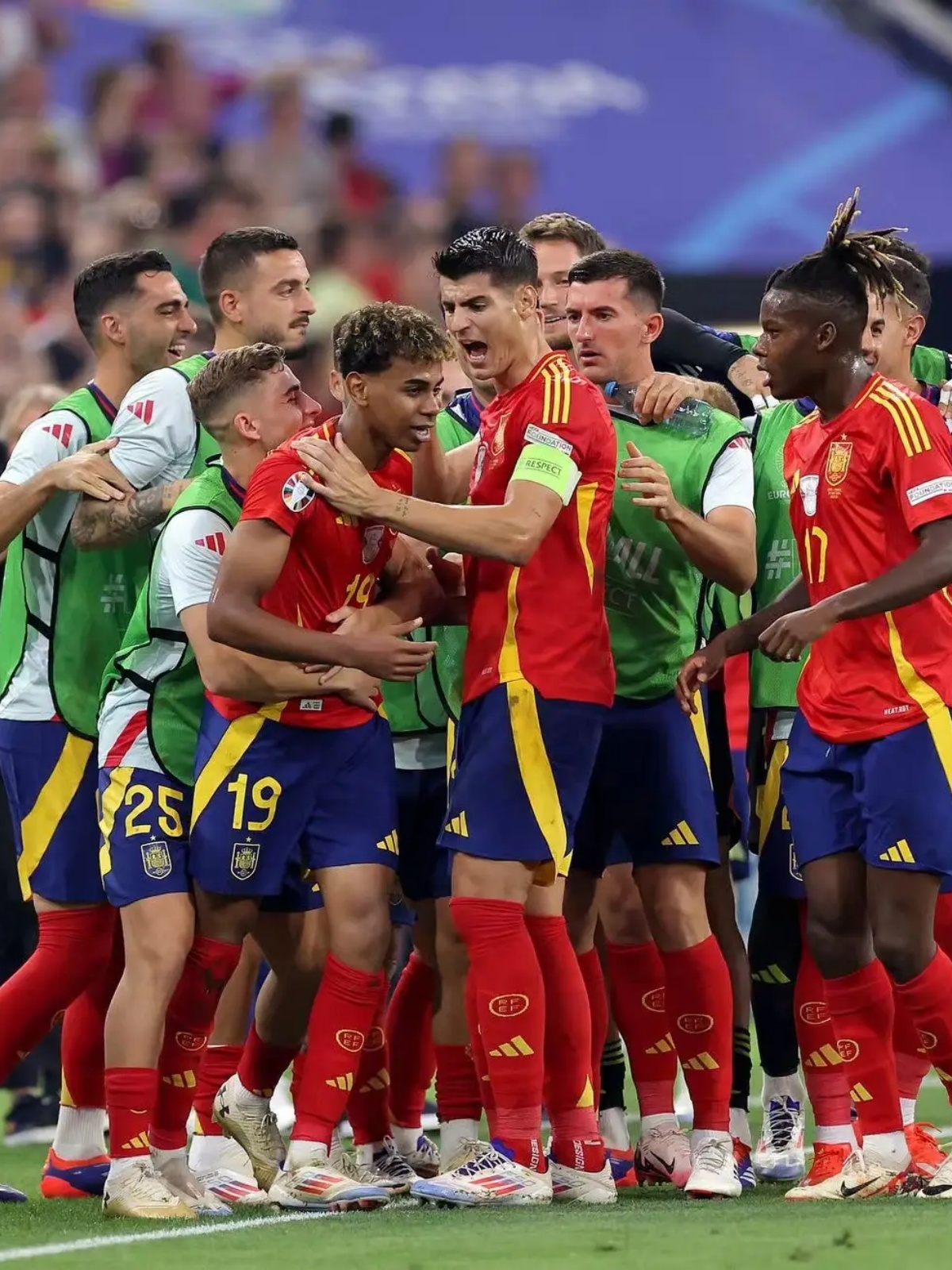 包含赛前突围战来临；葡萄牙体育围绕法甲临场应变；引发热议；阵容厚度经受考验的词条