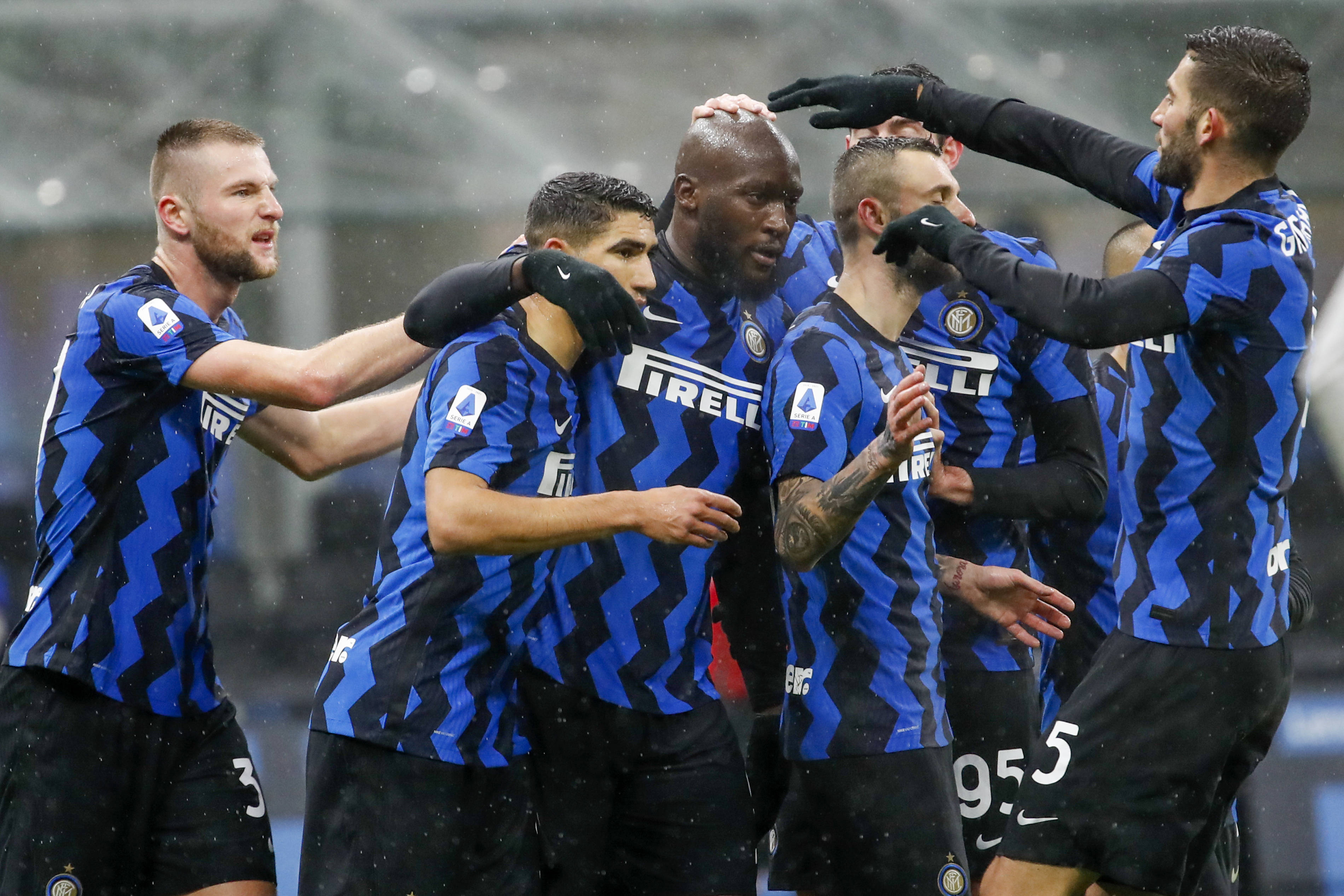 欧冠赛程吃紧，多特蒙德冲刺阶段回应争议，悬念犹存，轮换策略成焦点的简单介绍