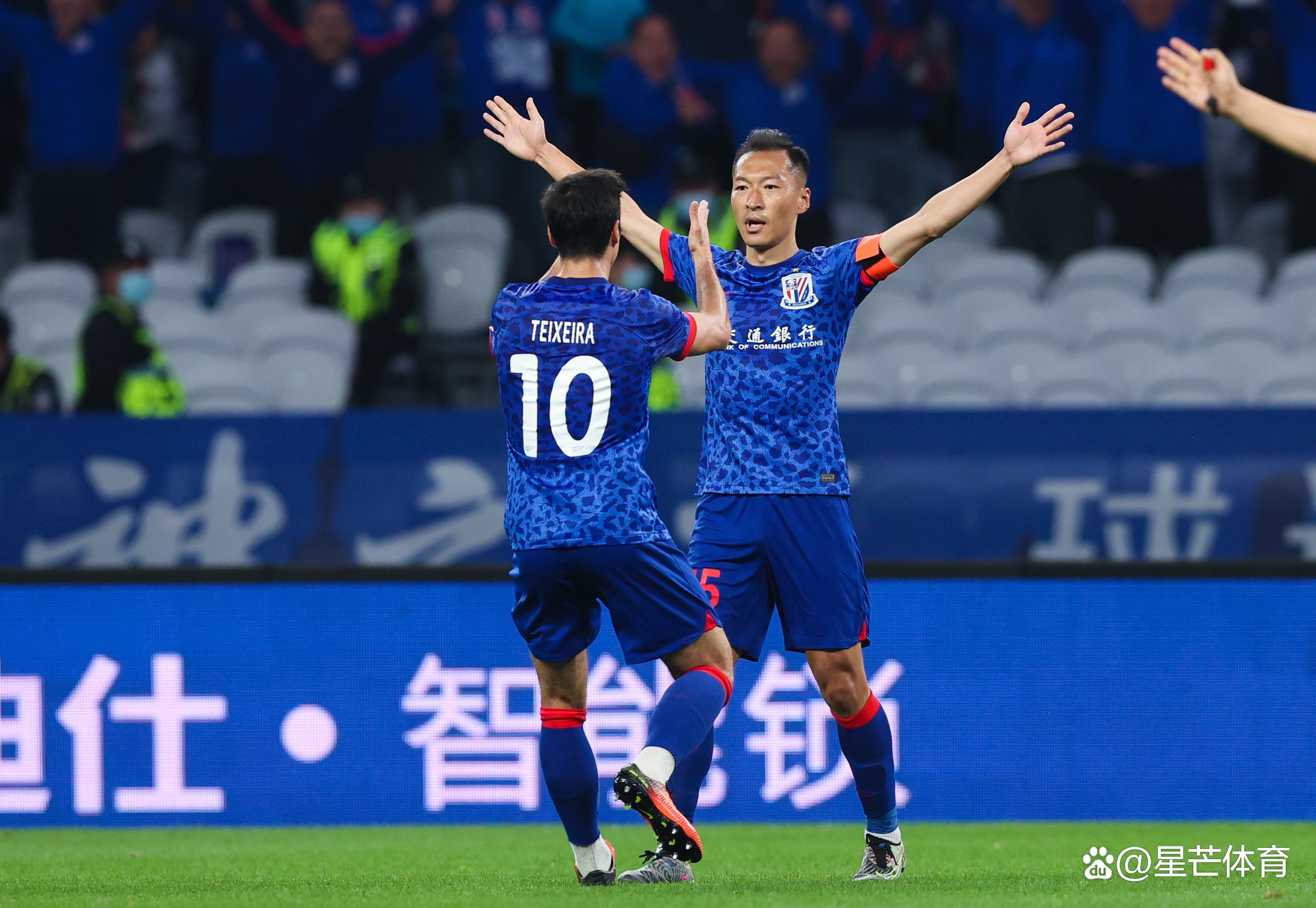 关于里程碑夜！上海海港豪取连胜，足总杯冲刺阶段刷纪录，球迷炸锅，年轻球员得到机会的信息