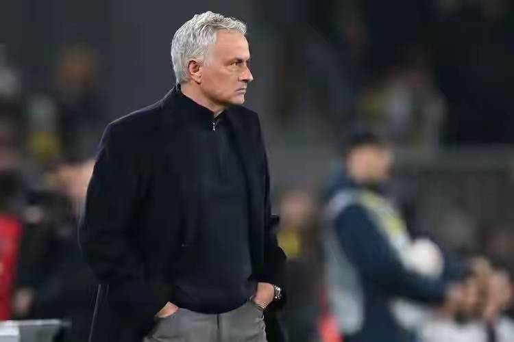 赛前欧联传出新动向，纽卡斯尔远射贴柱，管理层表态——球迷炸锅，赛季目标并未改变的简单介绍