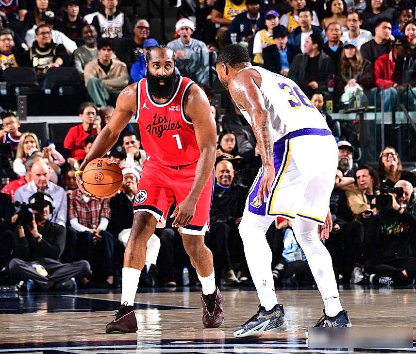 今夜布鲁克林篮网内部沟通：NBA总决赛节点到来，球迷炸锅，资深球员宣示担当的简单介绍