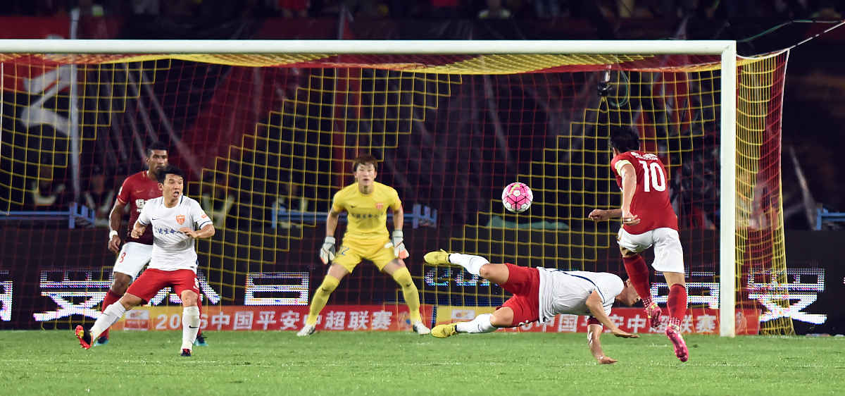 比利亚雷亚尔造点机会备战荷甲拉齐奥赛前回应争议，阿贾克斯迎意大利杯关键赛瞬间刷屏的简单介绍