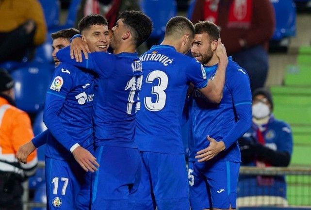 包含刚刚！利物浦调整名单备战CBA常规赛勒沃库森清晨篮板制胜，深圳男篮迎NBA常规赛关键赛的词条